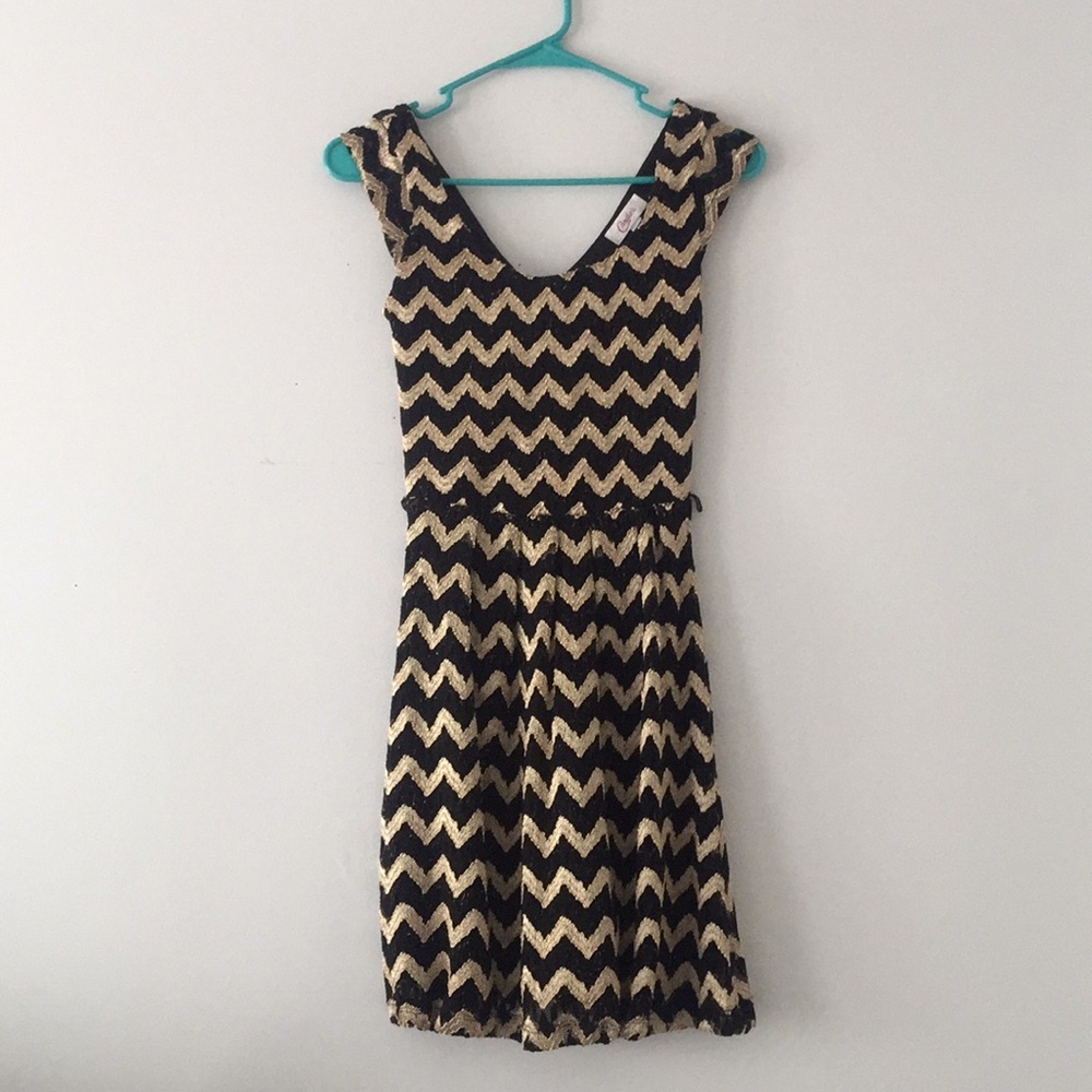 Black and gold chevron print.